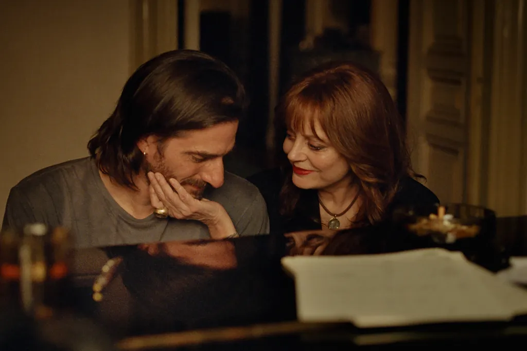 2_The-Echo-Chamber_Luca-Marinelli_Susan-Sarandon_01408592_Indigo-Film_Versus.mov